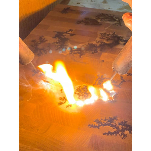 B4K® Bloc à découper en chêne - 45 x 30 x 4 cm - Design Lichtenberg Blitze - Planche en bois de cerveau de qualité supérieure avec poignées - Planche à découper fabriquée à la main - Antibactérienne : Cuisine et Maison