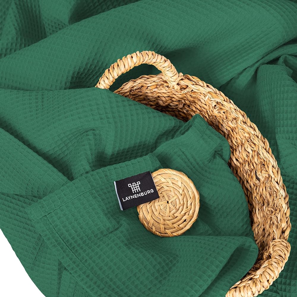 LAYNENBURG Couvre-lit 220 x 240 cm XXL - Piqué gaufré 100% Coton - Couverture légère pour l'été - Couverture en Coton pour Le lit, Le canapé - Couverture aérée pour Le canapé (Vert foncé) : Cuisine et Maison