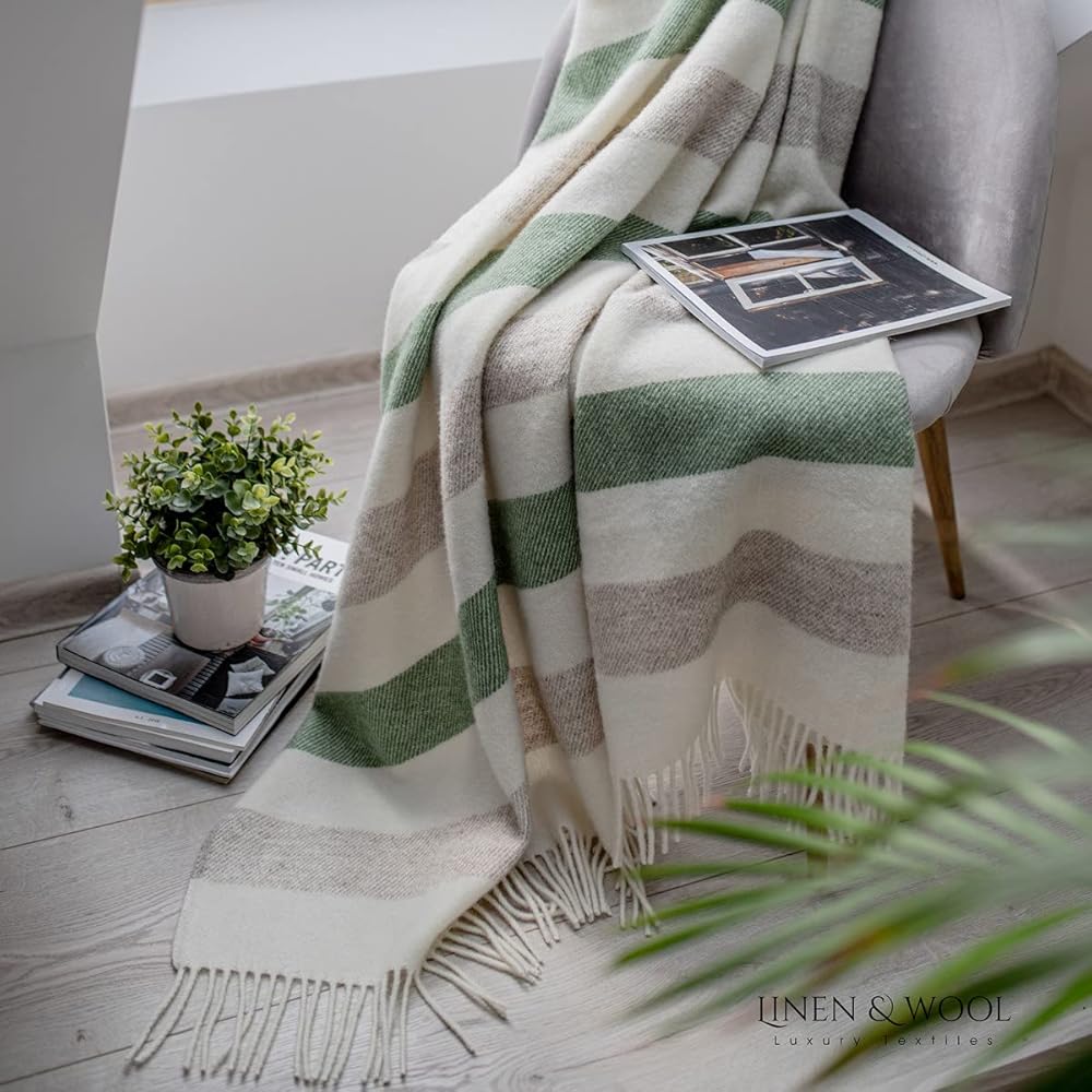 Linen &amp; Cotton Couverture Rayée en Laine Douce de Qualite Malmo - 100% Pure Laine de Nouvelle-Zélande, Agave Vert Blanc Beige (140 x 200 cm) Plaid Couvre-Lit Jete de Canape ou Fauteuil Laine d'agneau : Cuisine et Maison