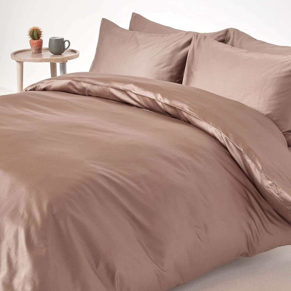HOMESCAPES Parure de lit avec Housse de Couette 200x200 cm et 2 taies d’Oreiller Unies en Coton égyptien Bio 400 Fils, Coloris Marron : Cuisine et Maison