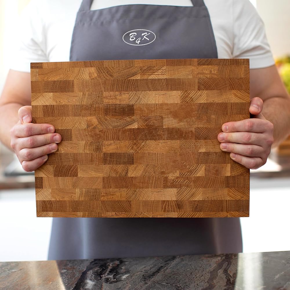 B4K® 37L x 27l cm Bloc à découper en chêne | Planche en bois de cerveau avec poignées et pieds en silicone | Planche en bois de cerveau antibactérienne | Planche à découper : Cuisine et Maison