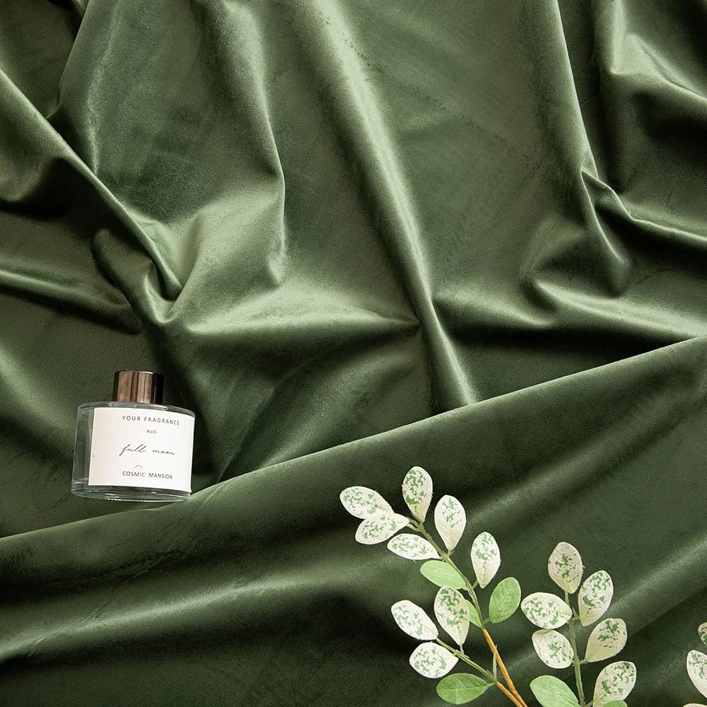 Woaboy Rideaux Occultant Thermique Salon Rideaux et Draperies Chambre Double Velours Panneaux de Rideau Intérieurs Isolant Anti Chaleur/Froid à Oeillets Extensible Lot de 2, 140x200cm Vert Olive : Cuisine et Maison