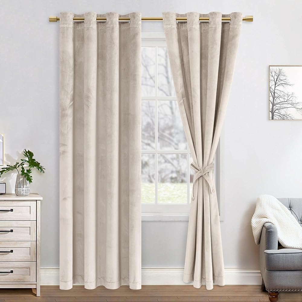 JIUZHEN Lot de 2 Rideaux Velours Occultants Doux et Opaques Rideaux à Oeillets Rideau Thermique Isolant Anti Chaleur et Frois pour Chambre Décoration 140x215cm (LxH) Beige Foncé : Cuisine et Maison