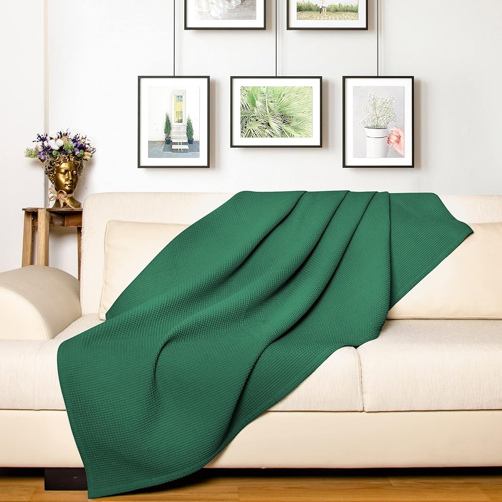 LAYNENBURG Couvre-lit 220 x 240 cm XXL - Piqué gaufré 100% Coton - Couverture légère pour l'été - Couverture en Coton pour Le lit, Le canapé - Couverture aérée pour Le canapé (Vert foncé) : Cuisine et Maison