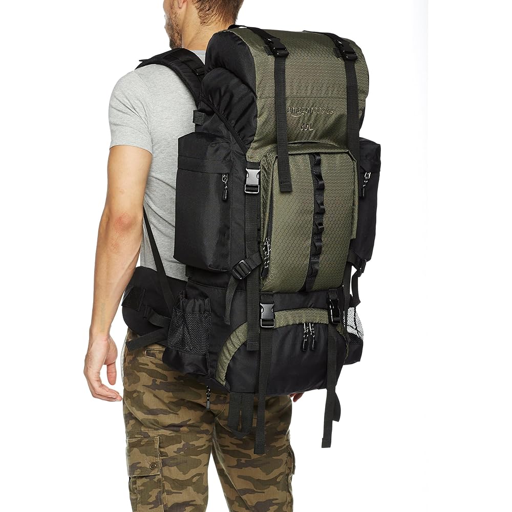 Amazon Basics Sac à Dos de randonnée à Armature intérieure avec Housse de Pluie, 65 L, Vert : Sports et Loisirs